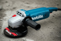 Mesin gerinda tangan Makita 9553B untuk konstruksi Mesin gerinda tangan Makita 9553B untuk konstruksi
